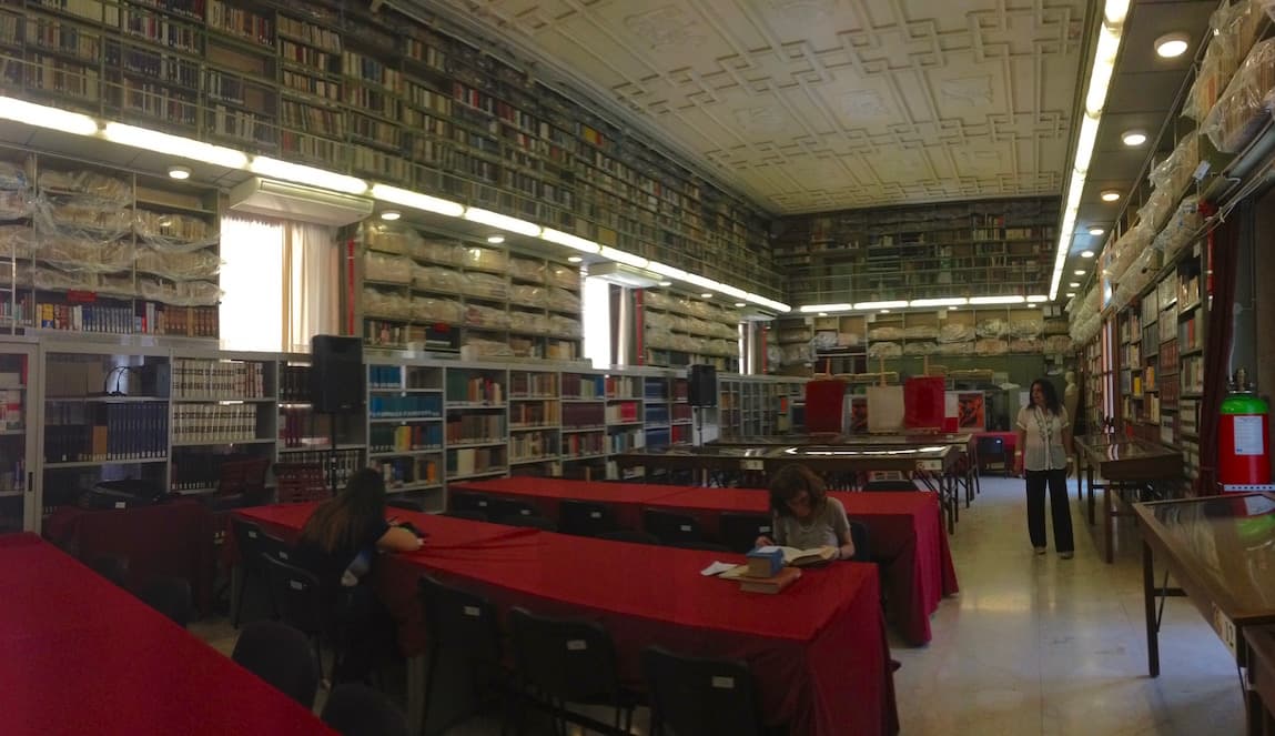 Library 2551593 1920.jpg